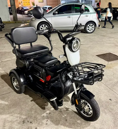 Moto Triciclo Elétrico Tron 1000w 3 lugares Sem CNH sem Ipva