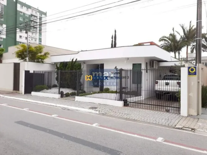 Loft localizado no Centro de Itajaí, em excelente localização, próximo a comércios, serviç
