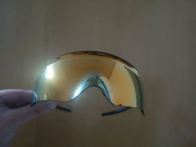 Oakley Kato com lente espelhada dourada Prizm 24k.