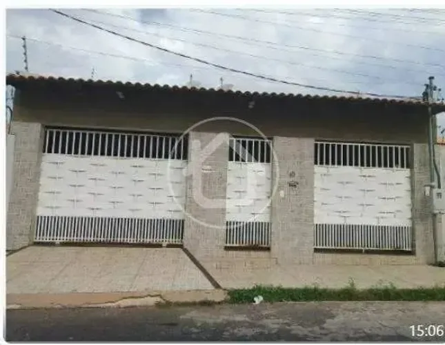 CASA 2 QUARTOS 2 BANHEIROS