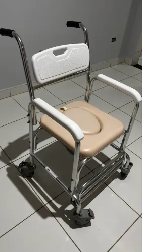 Cadeira higiênica e de banho mobil saúde