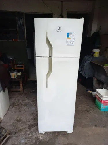 Vende-se geladeira Electrolux DC35A