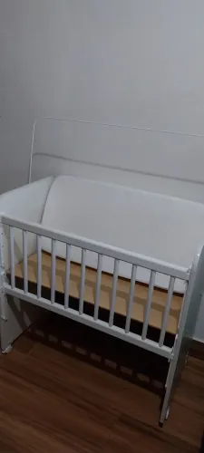 Mini berço com regulagem de altura