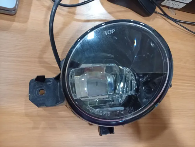 Farol de led novo lado direito. Novo.