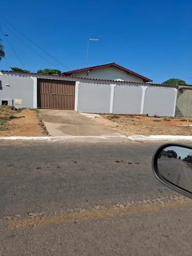Casa na avenida 14 perto da Loteria perto de ponto de ônibus