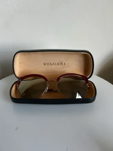 óculos de sol bvlgari cat-eye vinho