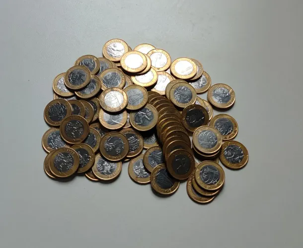 Lote com 89 moedas antigas