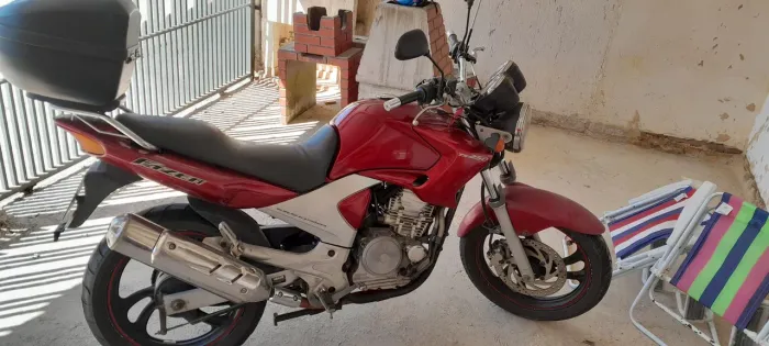 Moto fazer conservada troco