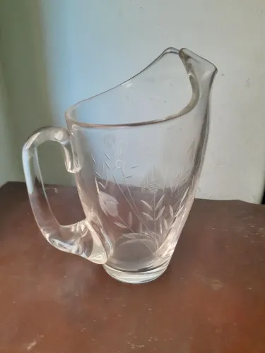Jarra de água em vidro