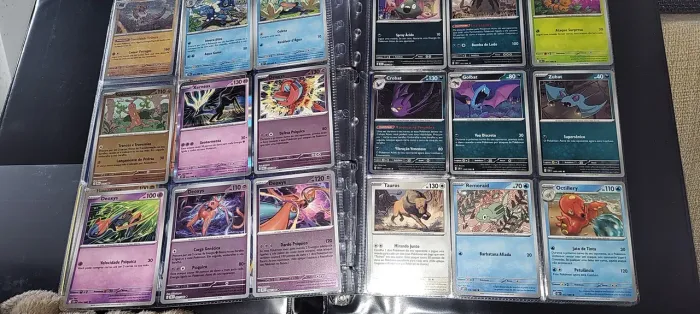 Álbum pokémon coleção e brindes