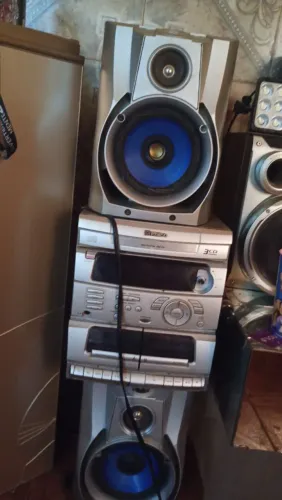 Caixa de som marca PHILCO
