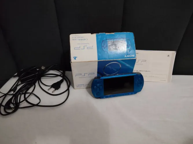 PSP semi-novo completo e com manual e Xbox 360 com os cabos todos certinhos 