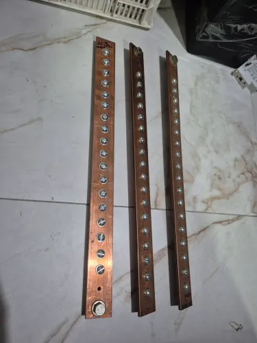 Barramento trifasico 420A, 19 furos