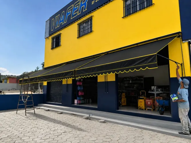 Toldo Retratil em Lona com Estrutura Metálica