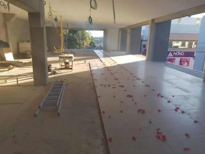 Pisos e revestimento, impermeabilização de piscina, pinturas....