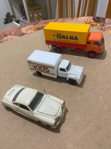 Trio de Relíquias: Miniaturas Chevrolet, Mercedes e Volkswagen