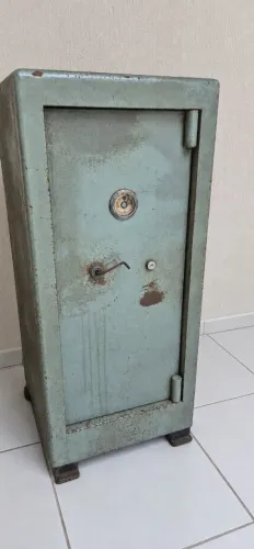 COFRE ANTIGO FERRO