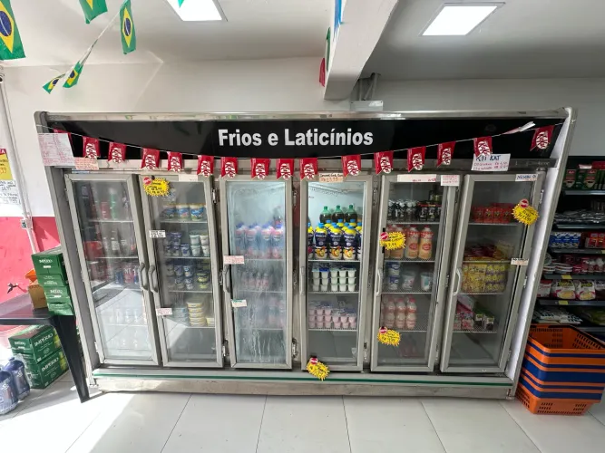 Expositor Refrigerado Gelopar 6 Portas - Frios e laticínios