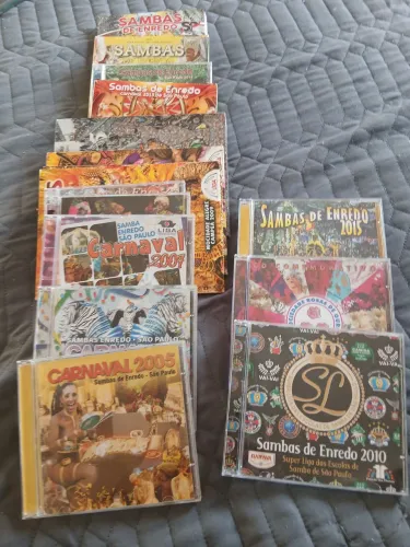 12 CDs escola de Samba SPaulo grupo especial, e mais 3 CDs