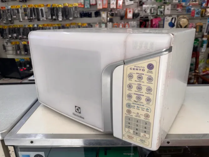 Microondas Eletrolux 35 litros branco 