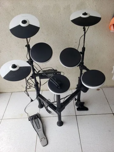 Bateria eletrônica Roland td4kp (retirar em Matinhos-PR)