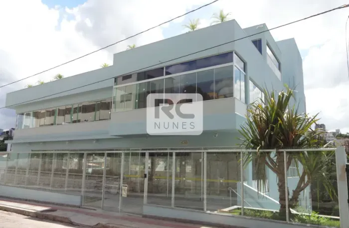 Prédio comercial com área de 2378,50m², 03 andares, Terraço com Área Gourmet, no Bairro No