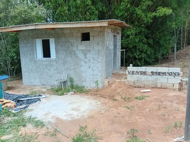 Terreno com uma casa ja em construção