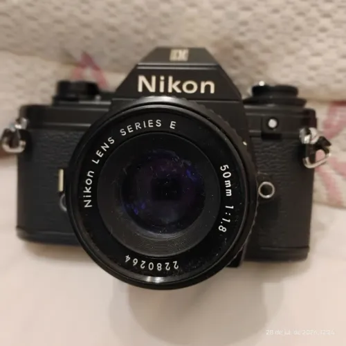 Máquina fotográfica NIKON