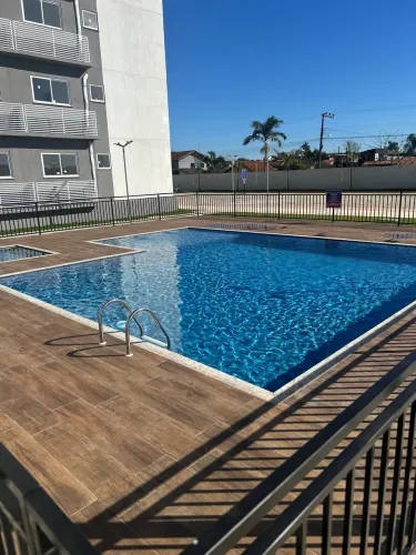 Apto novo mobiliado frente pra piscina