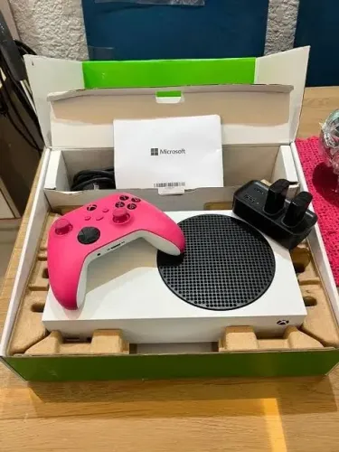 Xbox Series S 512 Gb, usado, apenas com um mini defeito no analógico esquerdo
