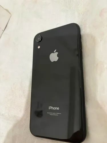 iPhone XR 64GB com fone de fio e carregador (não originais).
