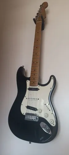 Guitarra Fender Stratocaster American Standard 1996 (USA), com Seymour Duncan