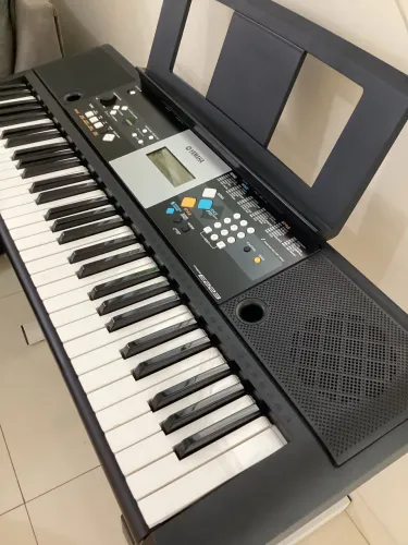 Teclado Yamaha PSR E223 + Brindes