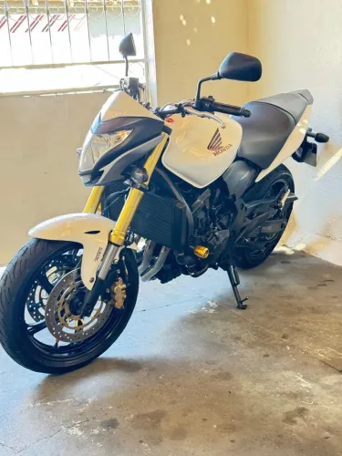 VENDE-SE HONDA HORNET