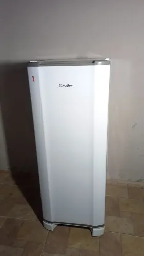 Geladeira 220v ótimo estado - Entrego