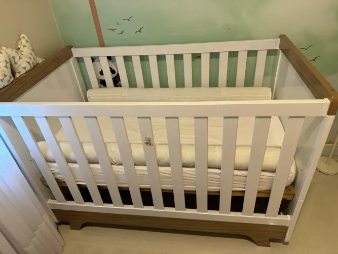 Berço 2 em 1 Padrão Americano - 100% MDF - Excelente Estado