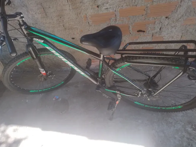 Bicicleta aro 29 excelente pra trilhas