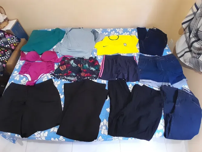 Lote com 28 peças de roupa bem conservadas