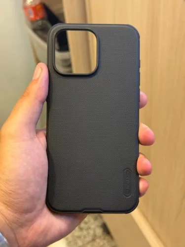 Capa Case Nillkin Super Frosted Pro com MagSafe para iPhone 15 Pro Max