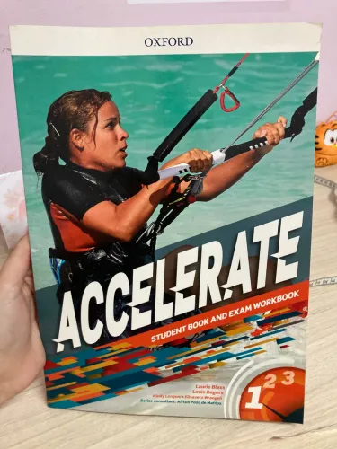 Livro de inglês da Oxford, Accelerate