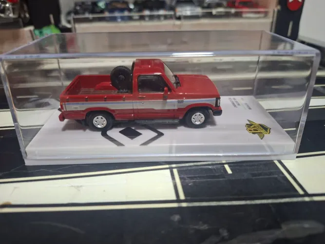 Miniatura Chevrolet Br Classics escala 1/64 vinho.