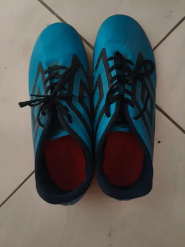 Tênis de futsal 100 reais