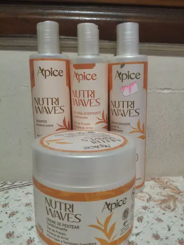 Shampoo +Condicionador+ Gelatina acidificante+ Creme de pentear- Nutre Waves - Apice
