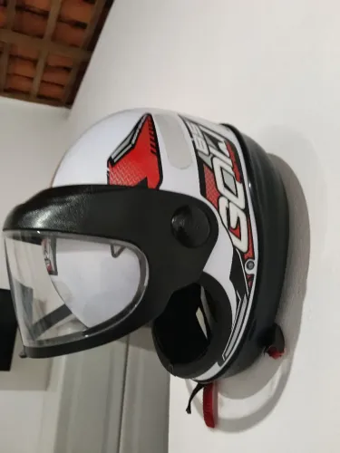 Capacete gow praticamente novo