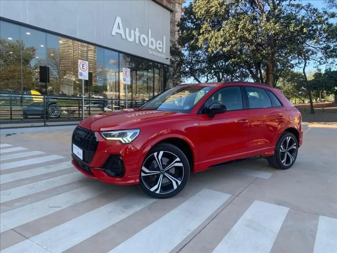 Audi Q3 Perf. Black 2.0 TFSI Tiptr. Quattro 2024