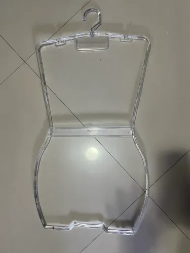 Cabide de acrílico silhueta com 10
