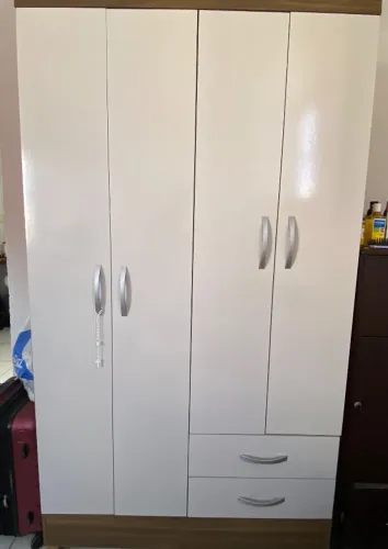 Guarda roupa 4 portas, 2 gavetas