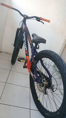 Bicicleta viking tuff25 freio a disco, na frente e atrás aro 26.