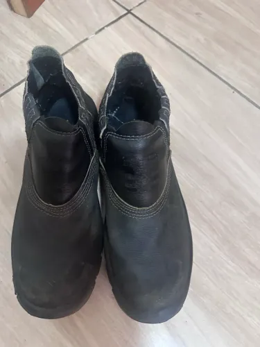 Bota de segurança com bico de aço 