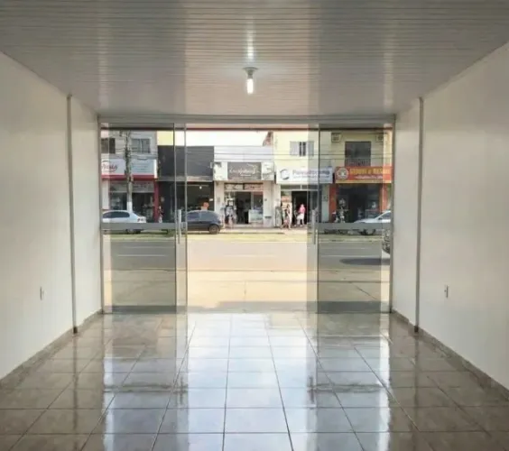 Loja Comercial Ampla - Porta de Vidro + Porta de Aço - Comercial Valparaiso